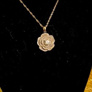 Black and diamond 💎 fashion necklace